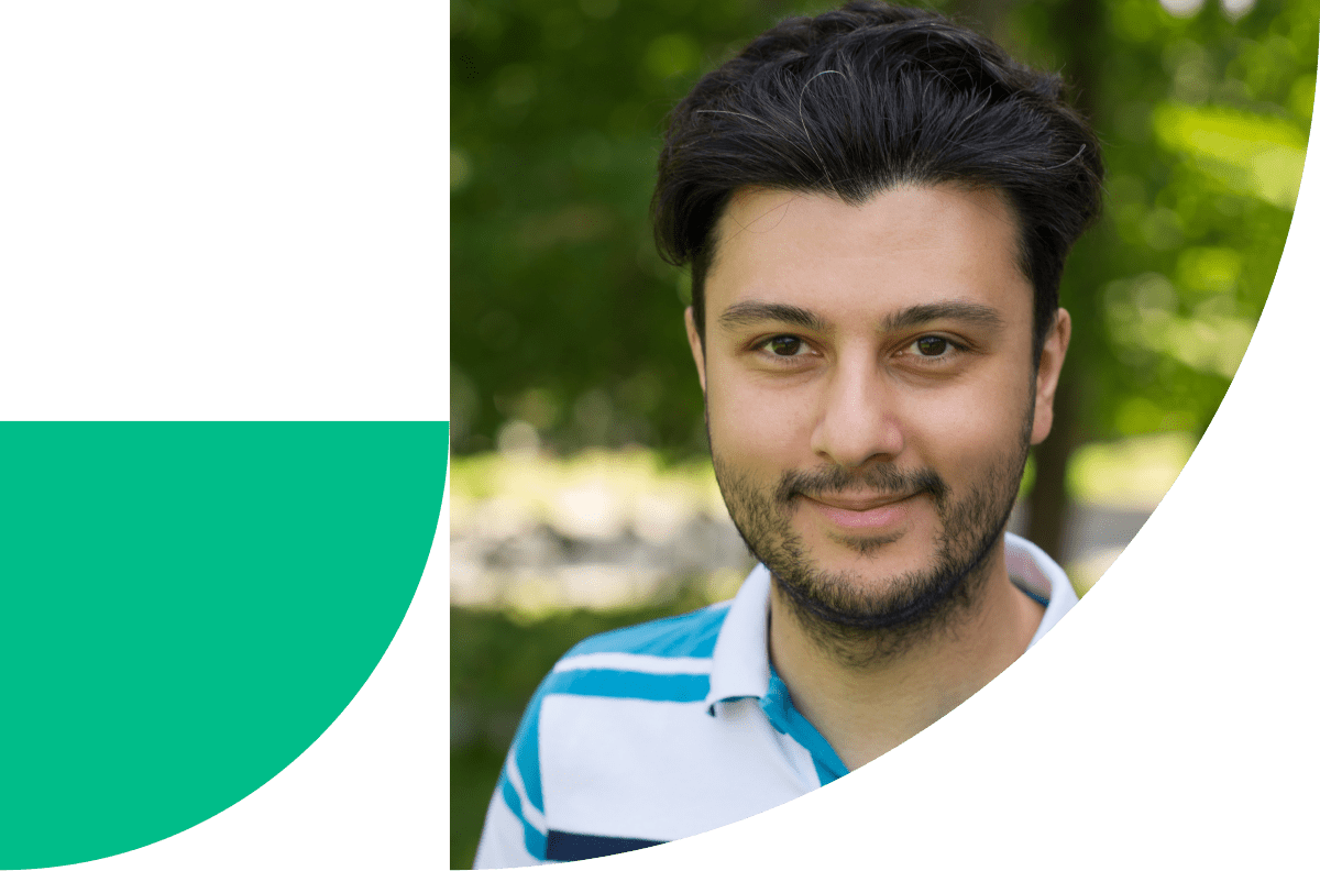 Porträtt av Araash Hellysaz, en av Hjärnfondens stipendiater.