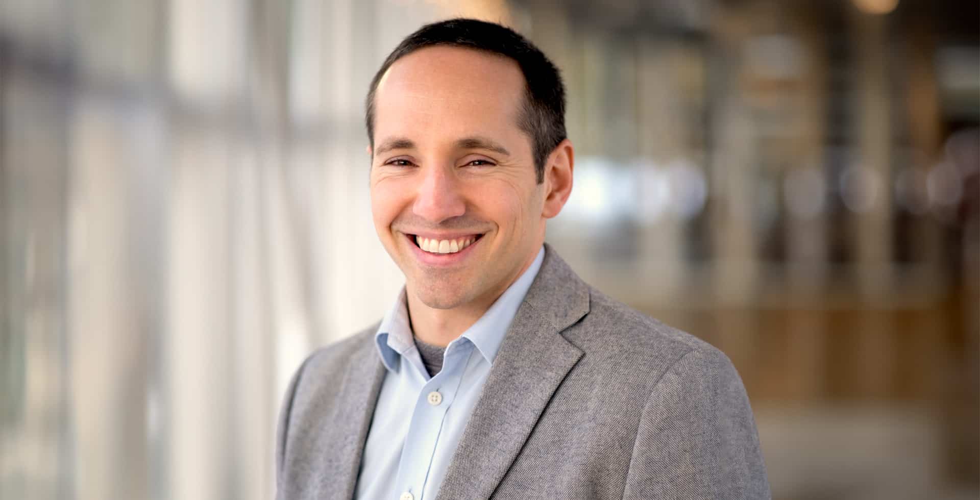 Ett porträtt på Darko Sarovic.