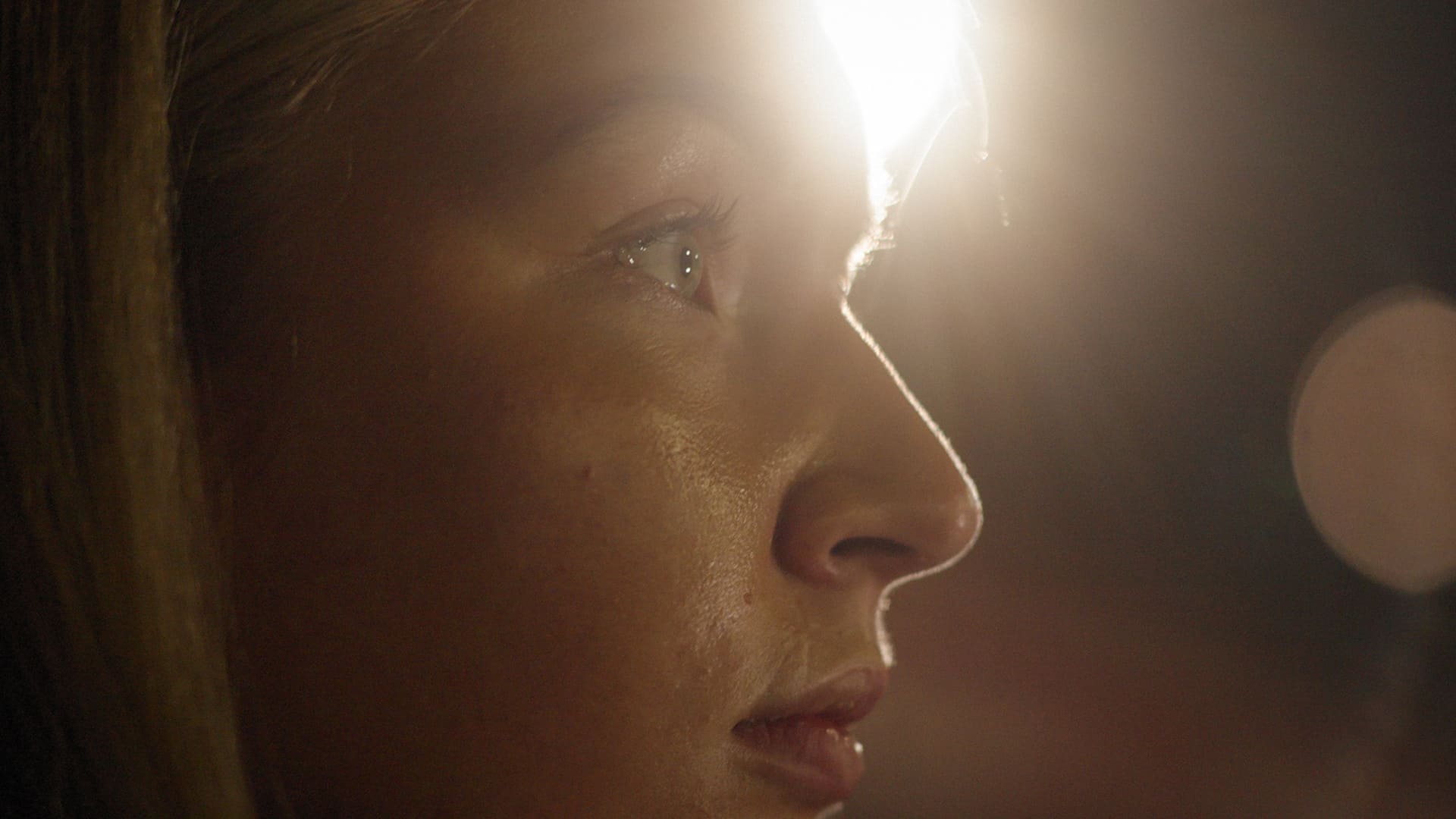 En stillbild från en video om Victoria Sandsjoe där hon visas i närbild.