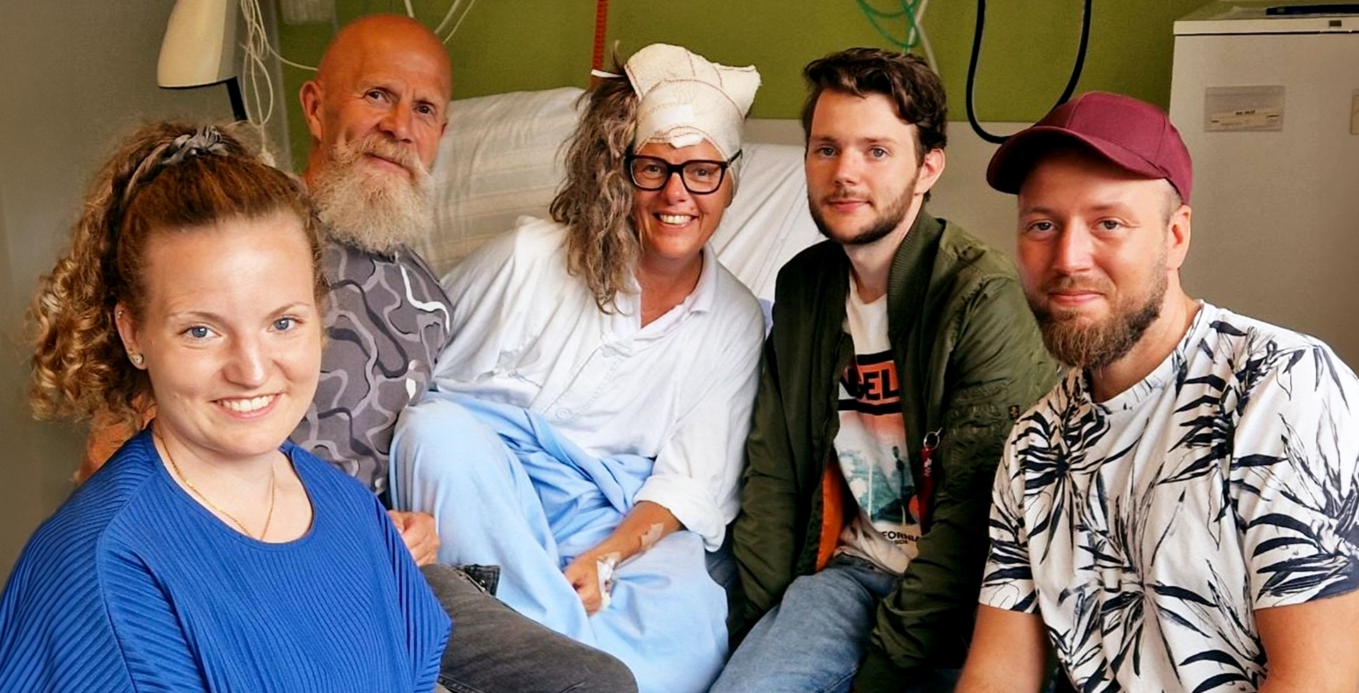 Agneta Tibblin tillsammans med sin sambo och sina barn.