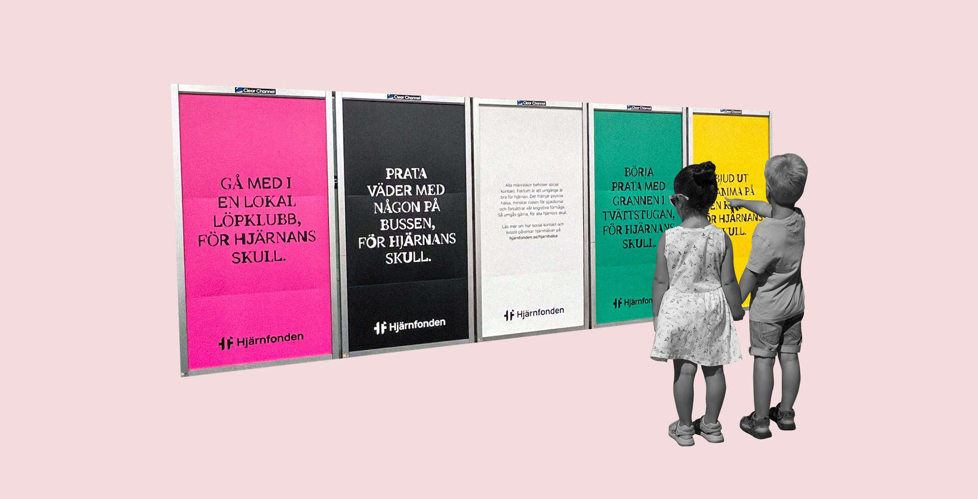 Ett kollage med två barn i svartvitt som pekar på tunnelbana planscher av Hjärnfonden.