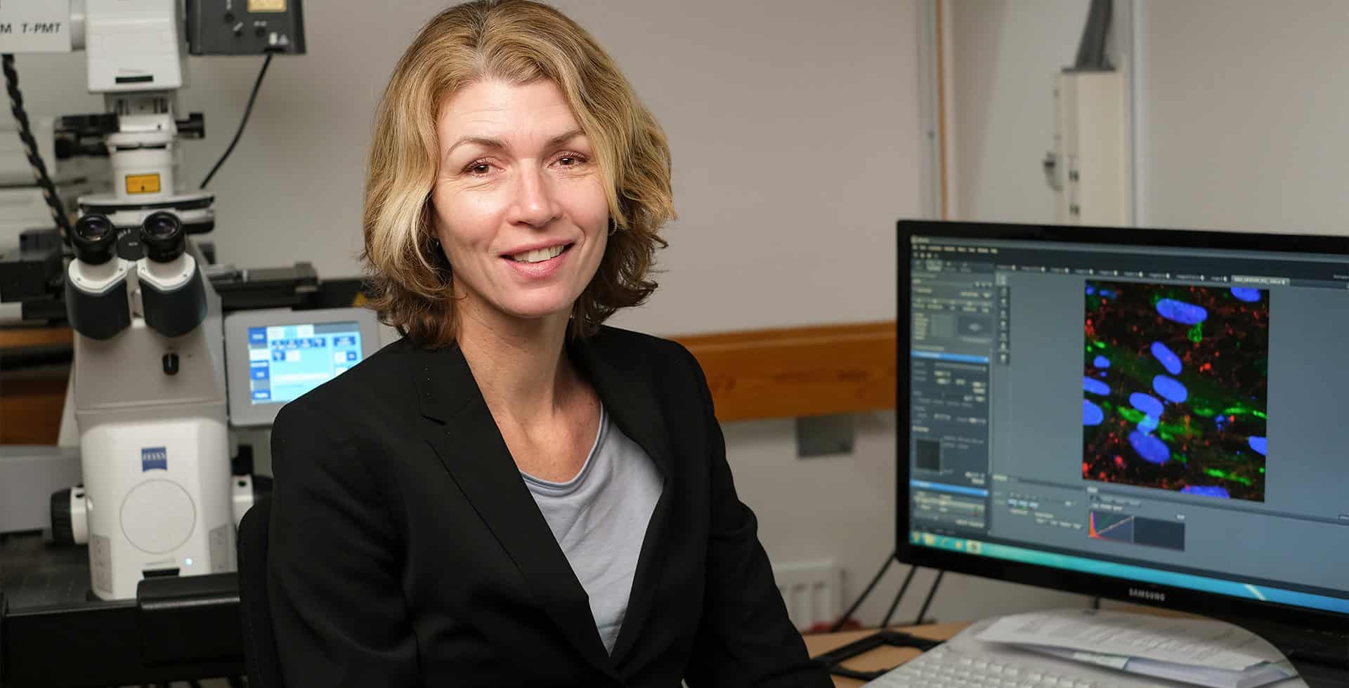 Porträtt av Eva Hedlund, professor i neurokemi vid Stockholms universitet.