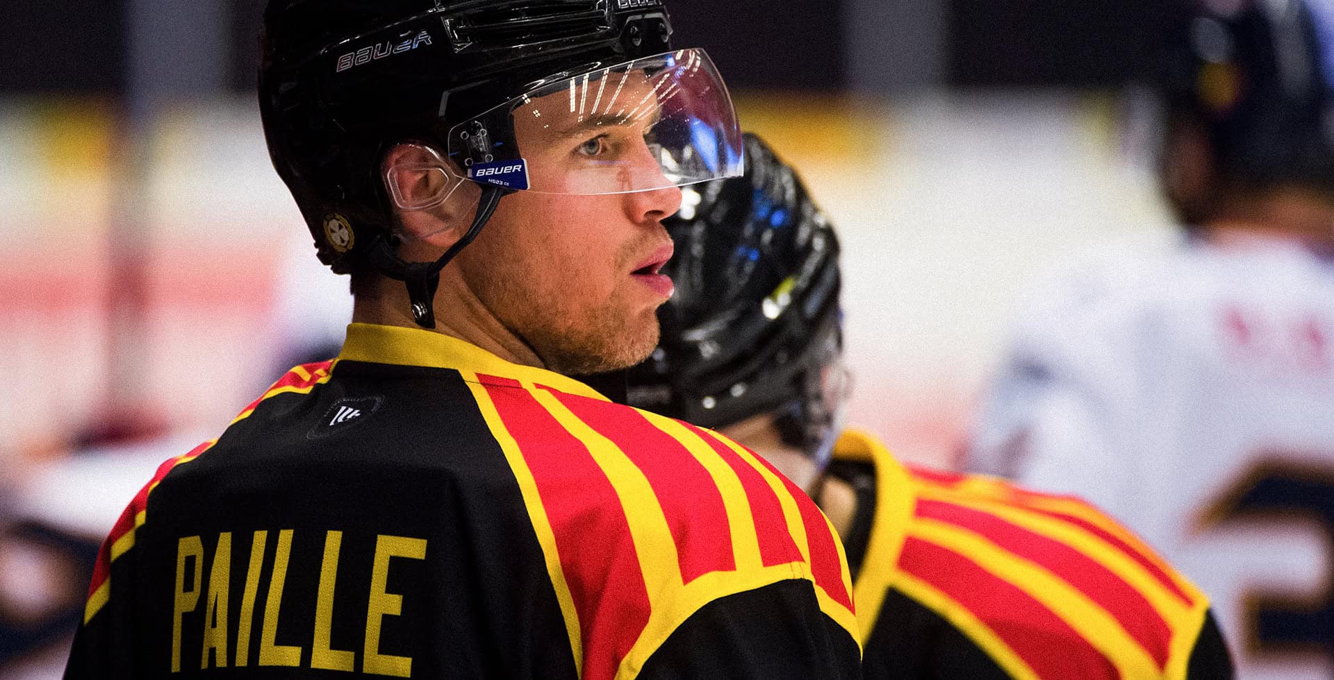 Daniel Pailles i hockeyställ under en match.